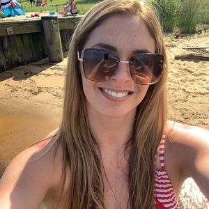 Meet your Posher, Rebecca